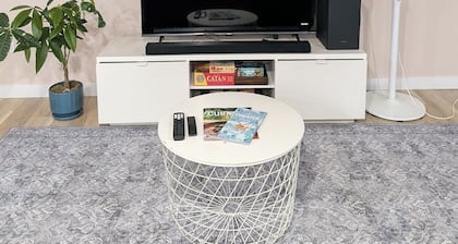 Cozy & Spacious Family Friendly Basement Unit with Private Room and Bathroom