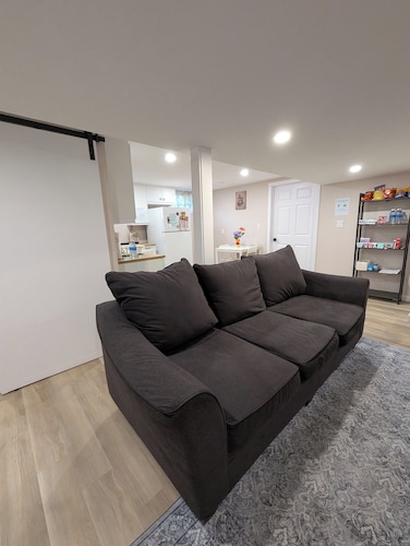 Cozy & Spacious Family Friendly Basement Unit with Private Room and Bathroom