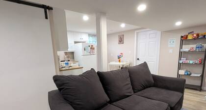 Cozy & Spacious Family Friendly Basement Unit with Private Room and Bathroom