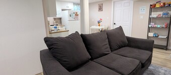 Cozy & Spacious Family Friendly Basement Unit with Private Room and Bathroom