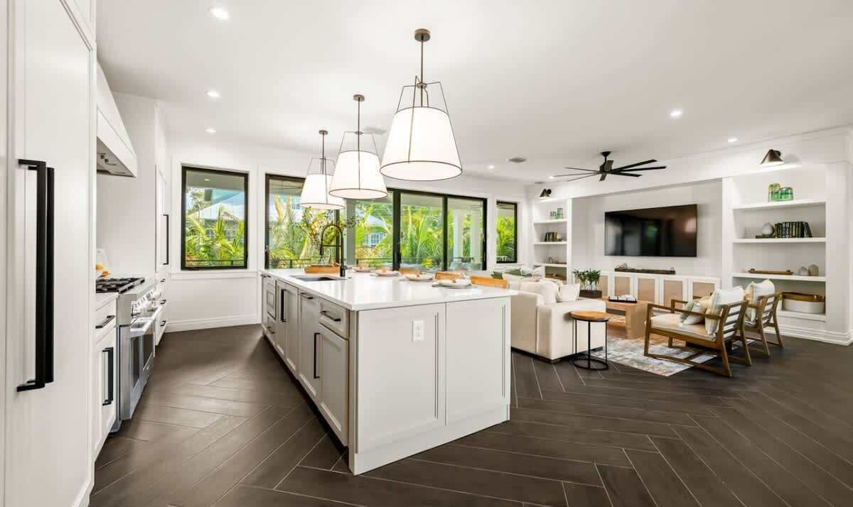 المنشأة من الداخل