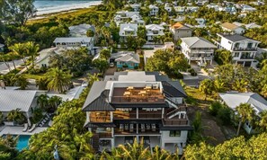 Exterior - Moondance - Steps to the beach! Heated pool! (Anna Maria)