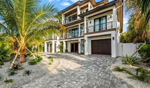 Exterior - Moondance - Steps to the beach! Heated pool! (Anna Maria)