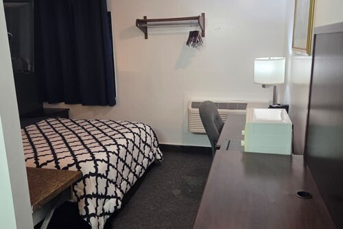 Blue Way Inn By Jasper Hutchinson - Comfort 1 Queen Bed Non Smoking