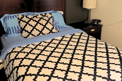 Blue Way Inn By Jasper Hutchinson - Comfort 1 Queen Bed Non Smoking