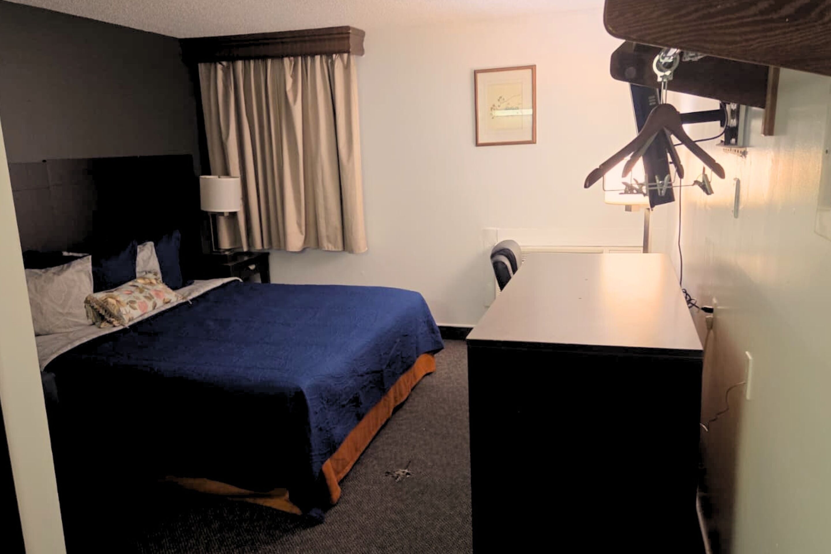 Desk, iron/ironing board, free WiFi, bed sheets