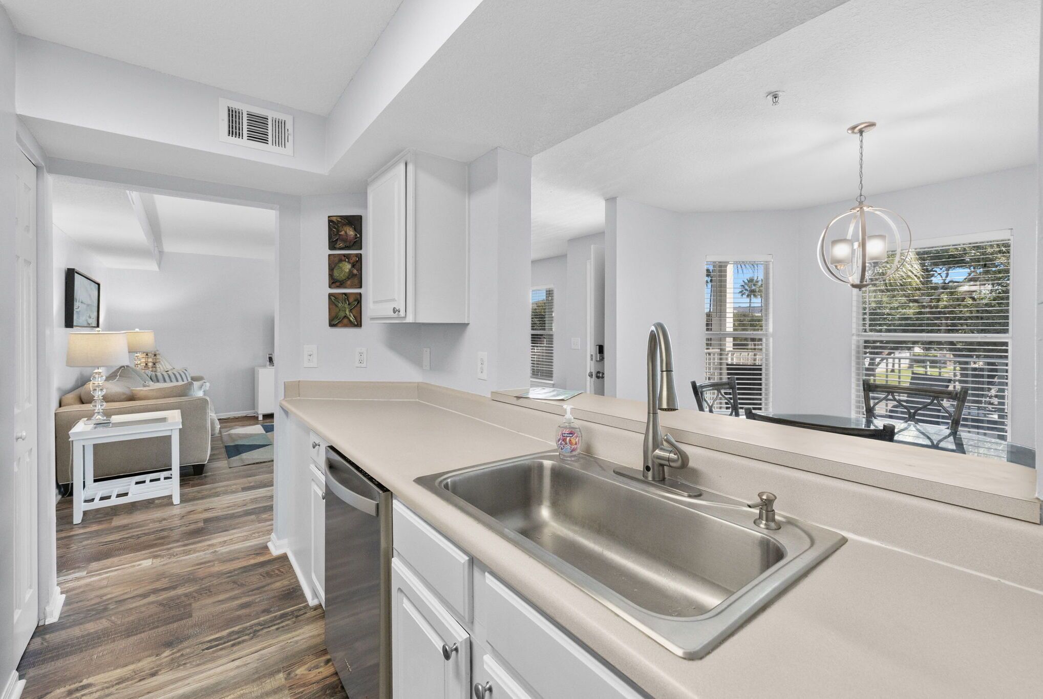 المنشأة من الداخل