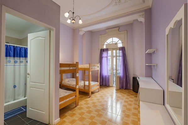 Dormitorio compartido Confort, solo para mujeres, vista a la ciudad | Wifi gratis y acceso para silla de ruedas 