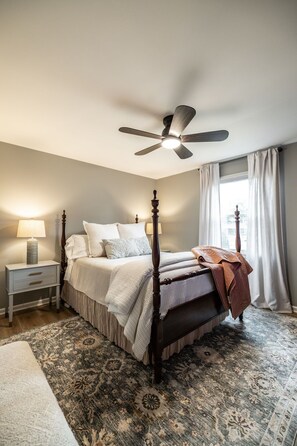3 bedrooms, iron/ironing board, WiFi, bed sheets