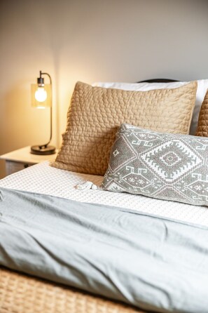 3 bedrooms, iron/ironing board, WiFi, bed sheets