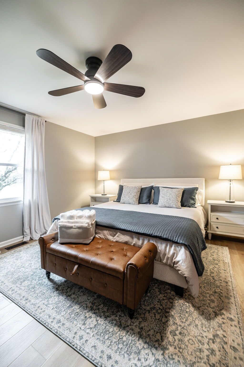 3 chambres, fer et planche à repasser, Wi-Fi, draps fournis