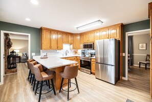 Microondas, horno, parrilla de estufa y lavavajillas 