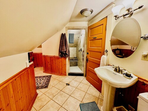The Burnt Toast Inn- Attic Suite