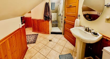 The Burnt Toast Inn- Attic Suite