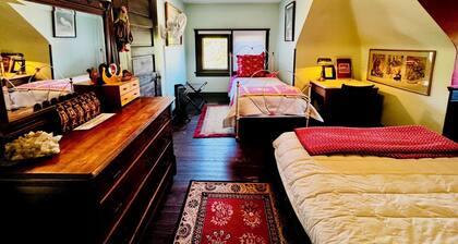 The Burnt Toast Inn- Attic Suite