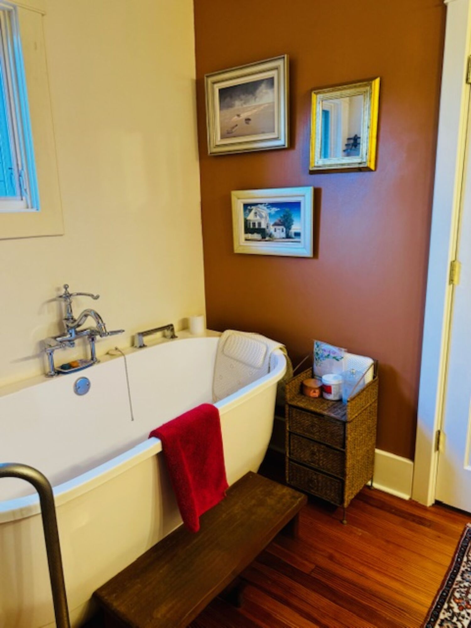 淋浴设施、吹风机、坐浴桶、毛巾