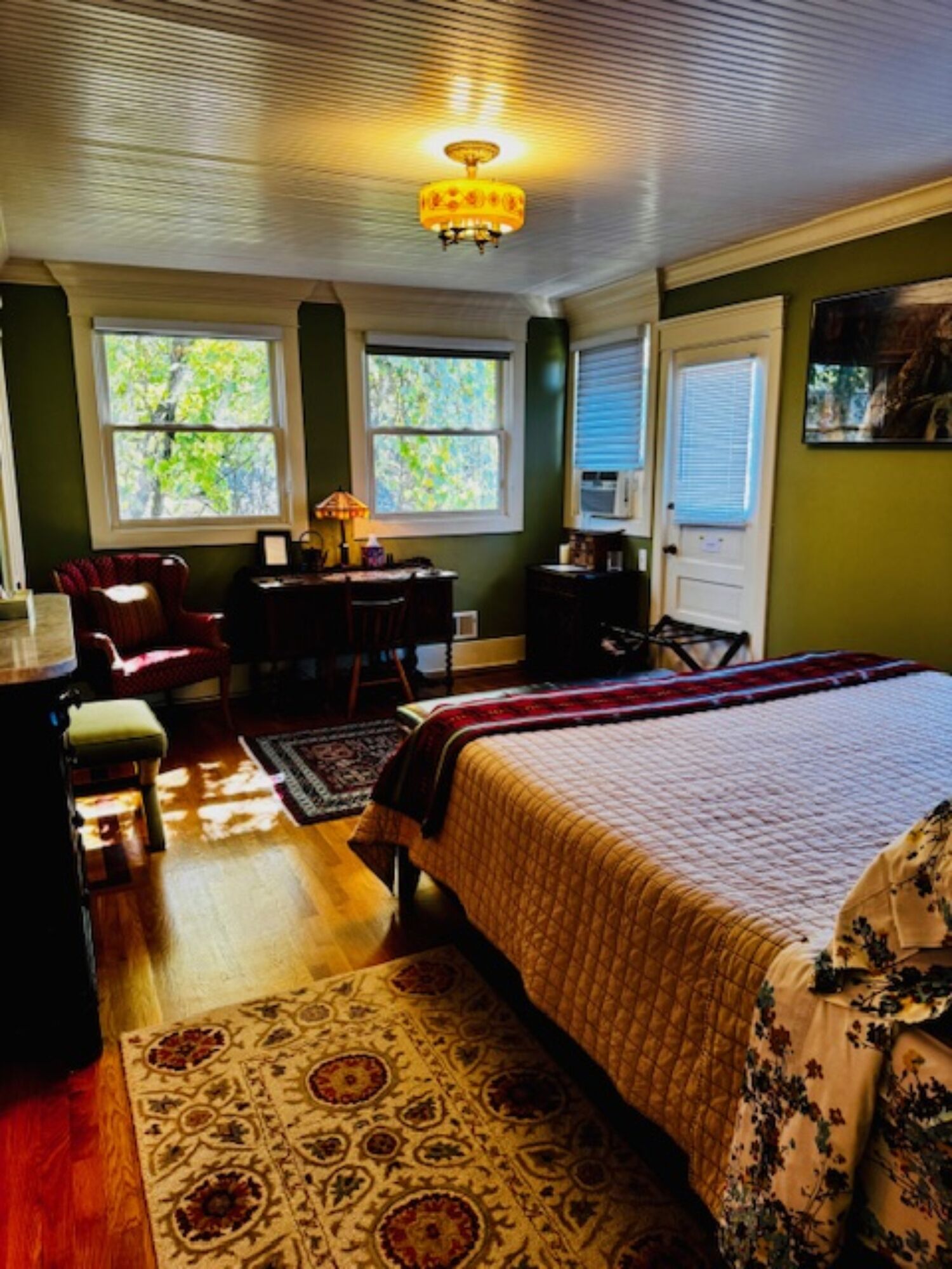 1 多间卧室、熨斗/熨衣板、WiFi、床单