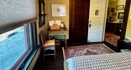 The Burnt Toast Inn- Gold Room