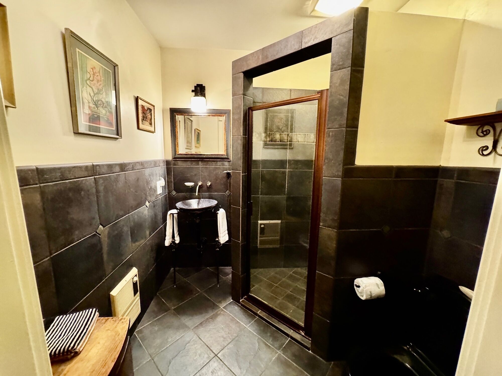 淋浴设施、吹风机、毛巾