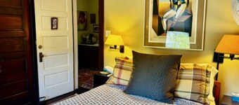 The Burnt Toast Inn- Gold Room