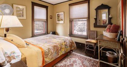 The Burnt Toast Inn- Gold Room