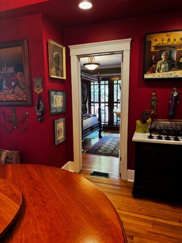 The Burnt Toast Inn- Green Room