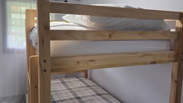 4 bedrooms, iron/ironing board, WiFi, bed sheets