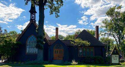 Cozy Charming 2BR Cottage - Perfect for Traveling Professionals