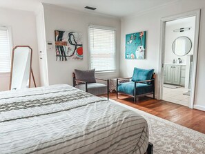 4 bedrooms, desk, iron/ironing board, free WiFi