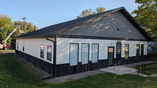 Huge 6BR House Downtown Dells - Right on Broadway!