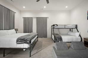 6 habitaciones, tabla de planchar con plancha y cuna de viaje 