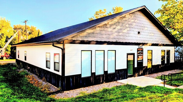 المنشأة من الخارج