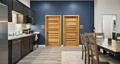 Huge 6BR House Downtown Dells - Right on Broadway!