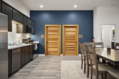 Huge 6BR House Downtown Dells - Right on Broadway!