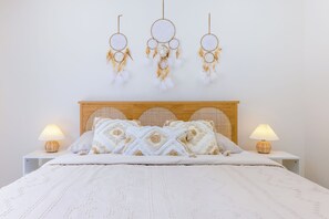 4 bedrooms, desk, free WiFi, bed sheets