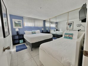 1 Schlafzimmer, Schreibtisch, Bügeleisen/Bügelbrett, Reisekinderbett