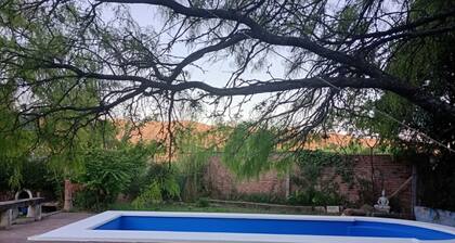 Habitación con baño privado, súper cómoda para una estancia relajante.