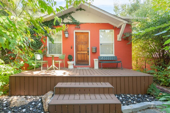 Exterior - 2 Bedroom Heritage Gem- Walk to Wash Park & Gaylord St Shops/Restaurants (Denver)