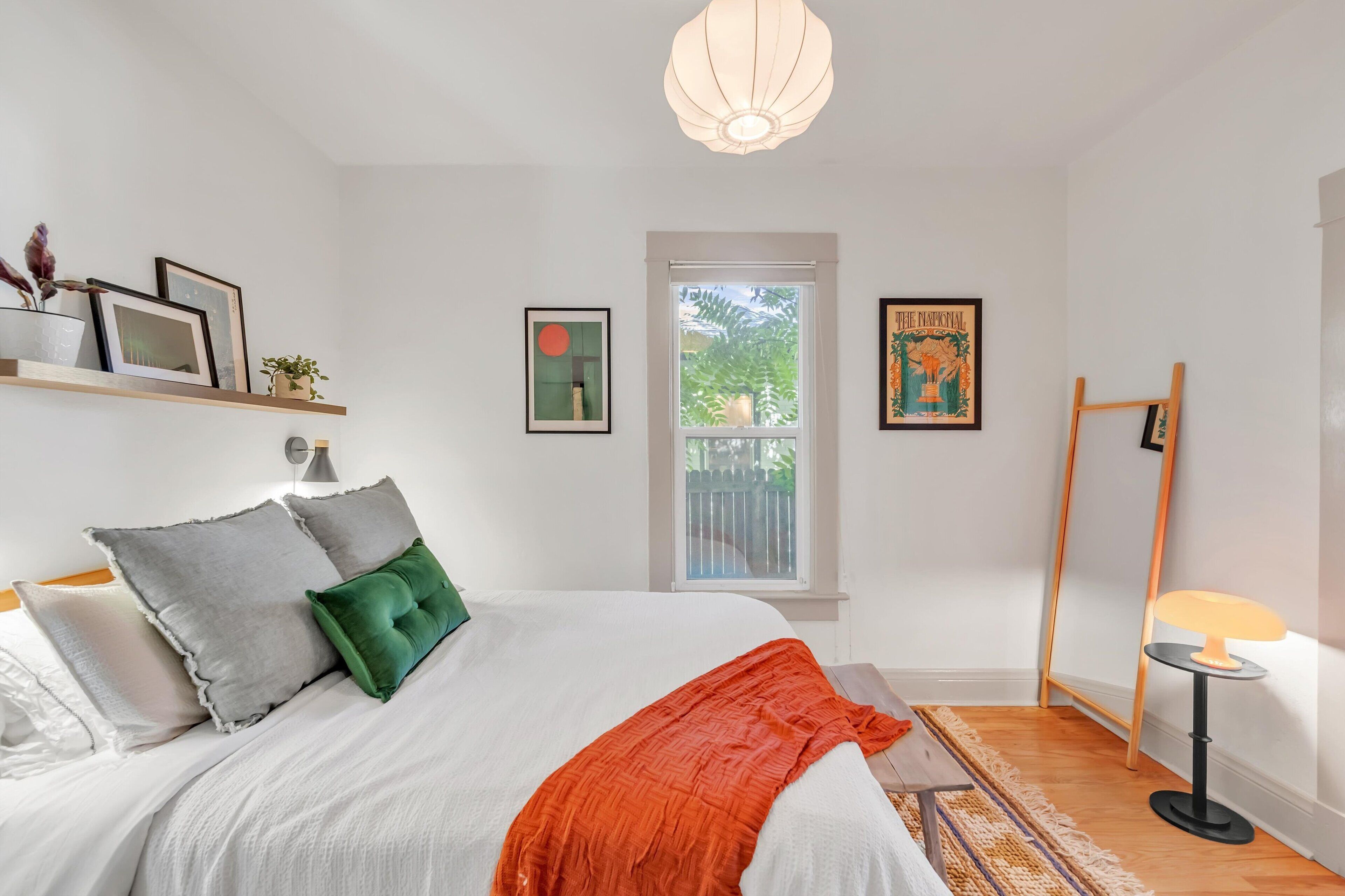 2 bedrooms, iron/ironing board, Internet, bed sheets