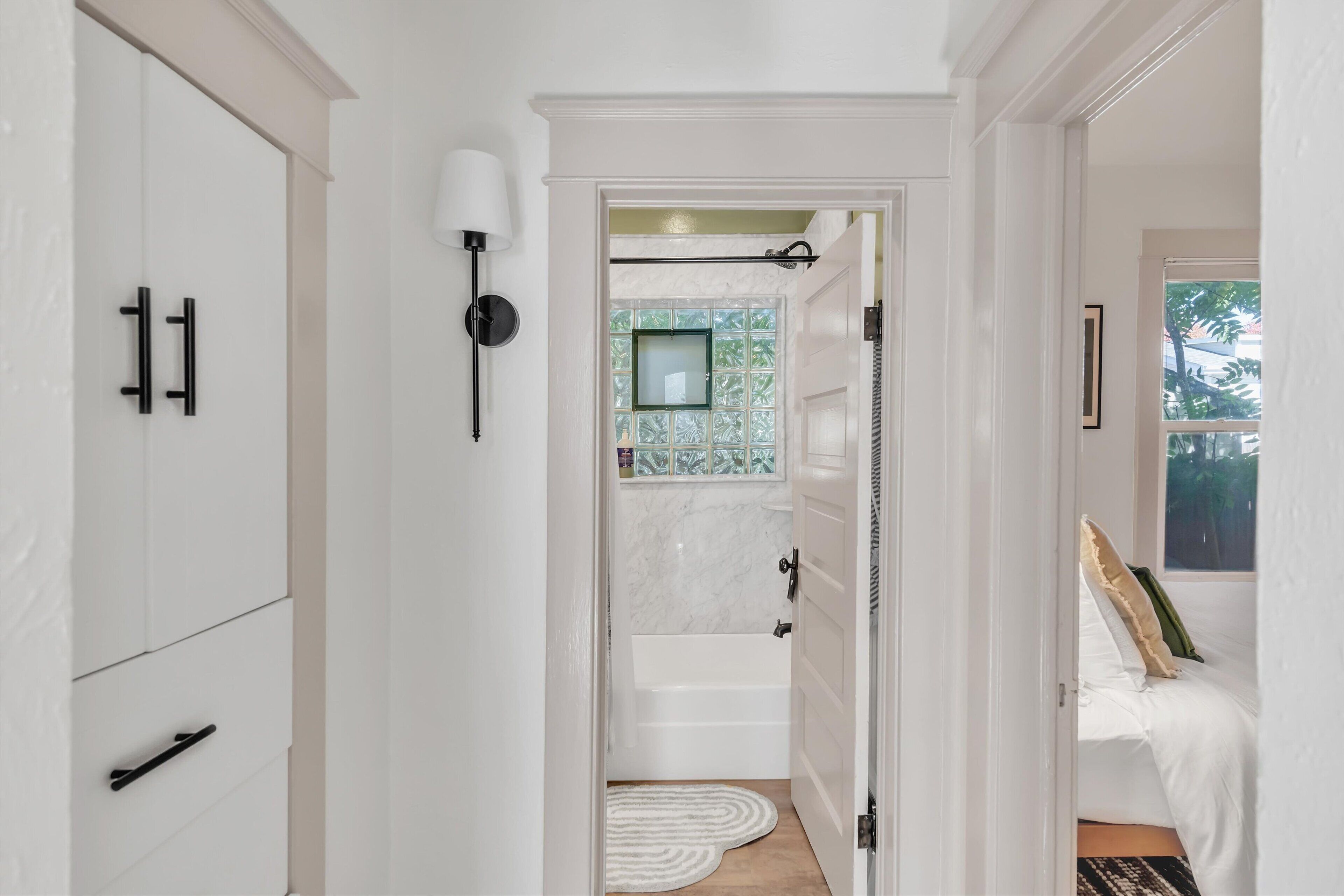 2 bedrooms, iron/ironing board, internet, bed sheets