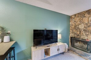 Interior - Ski-In/Ski-Out Main Street Condo: Newly Renovated (Red River)