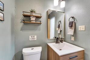Towels - Ski-In/Ski-Out Main Street Condo: Newly Renovated (Red River)