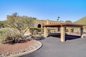 Exterior - 5 Mi to Dtwn: Tucson Townhome w/ Pool Access! (Tucson)