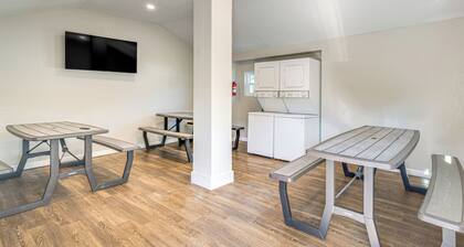 2 Mi to Chassahowitzka River! Cozy Resort Studio