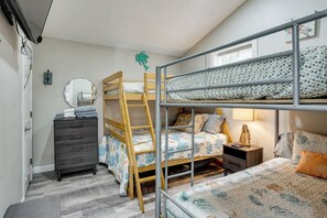 2 bedrooms, iron/ironing board, internet, bed sheets