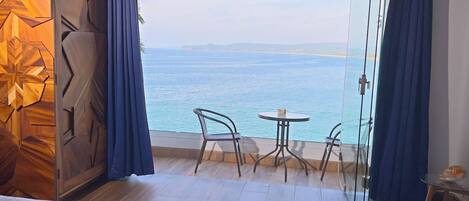 4 dormitoris, planxa i posts de planxar i un bressol de viatge