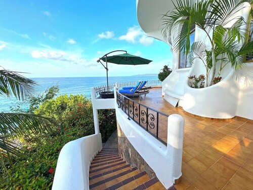 Casa Mirador | 270-Degree Ocean View | 3BR, 5BA