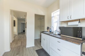 Microwave, oven, stovetop, dishwasher - 6-Bedroom 3-Bath Spacious Retreat 5 min to Downtown Indy Big Fenced-In Backyard (Indianapolis)