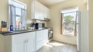 電子レンジ、オーブン、コンロ、食器洗い機