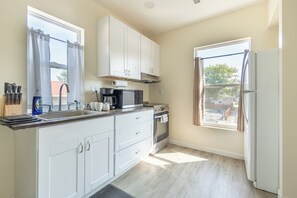 Microwave, oven, stovetop, dishwasher - 6-Bedroom 3-Bath Spacious Retreat 5 min to Downtown Indy Big Fenced-In Backyard (Indianapolis)